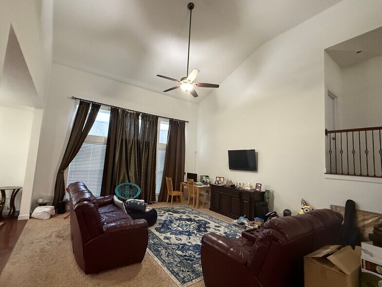 Building Photo - 4143 Freesia Dr