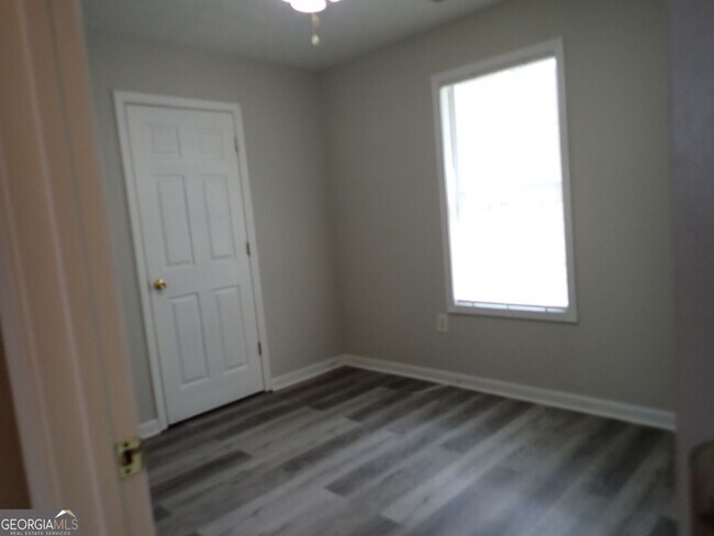 Building Photo - 827 Sinclair Way