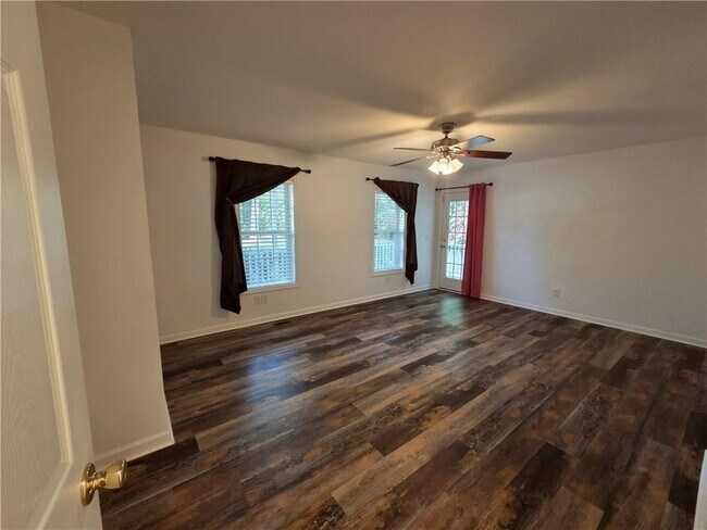 Building Photo - 3060 Glen Wallace Dr