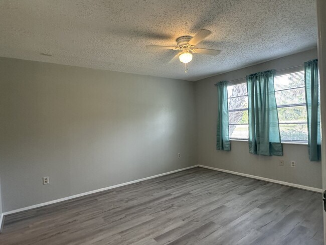 Building Photo - Cedarwood Condominiums