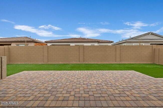 Building Photo - 9749 E Tahoe Ave