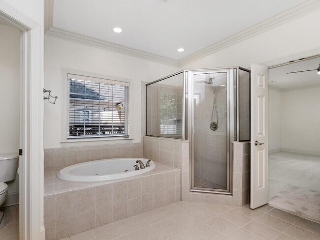 Building Photo - Super cute bungalow in Chantilly with rocking chair front porch!