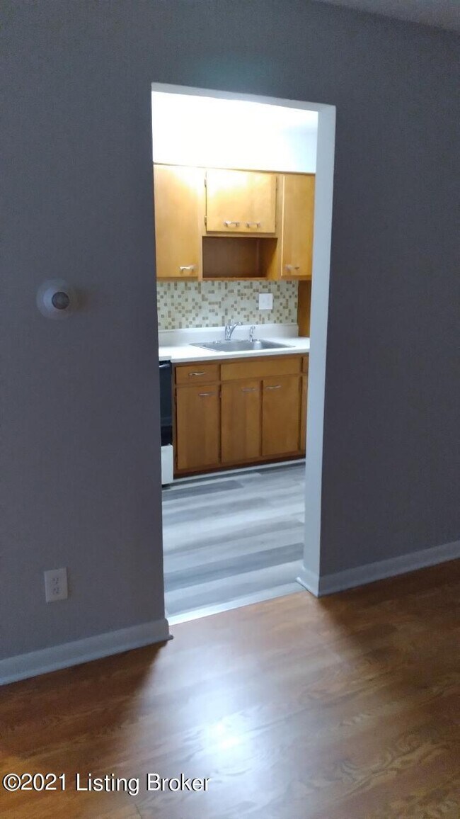 Building Photo - 246 Chenoweth Ln