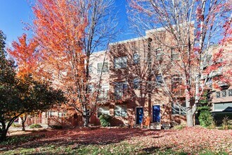 Building Photo - Beautiful 2 Bedroom Townhome / Old Town Ar...