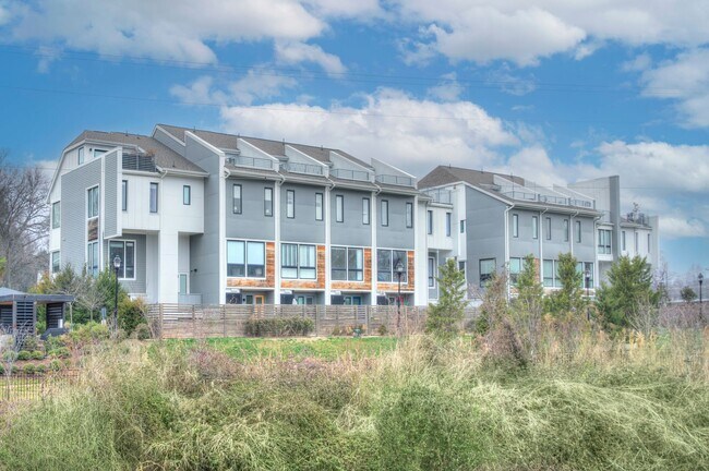 Building Photo - 2737 Shenandoah Ave