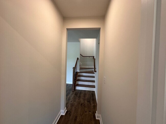 Building Photo - 2024-Built Beautiful 4-Bedroom and 3.5 Bat...