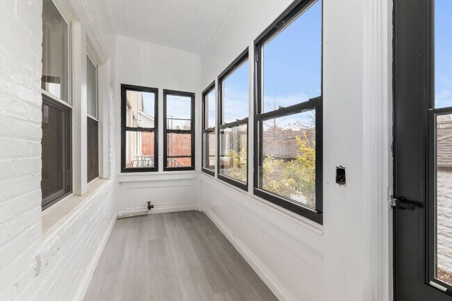 Building Photo - 67-135-135 Burns St