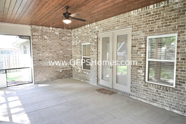 Building Photo - 1438 E Shores Blvd