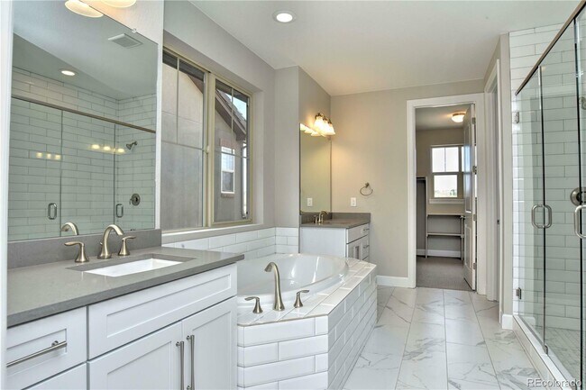 Building Photo - 6040 S Olive Ct