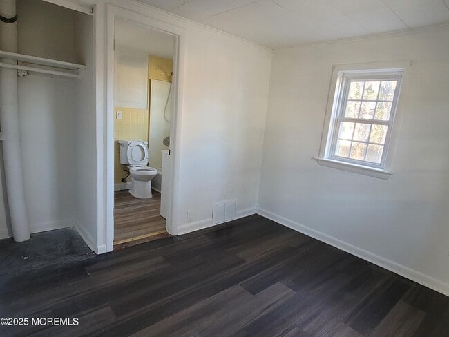 Building Photo - 19 Oak Terrace