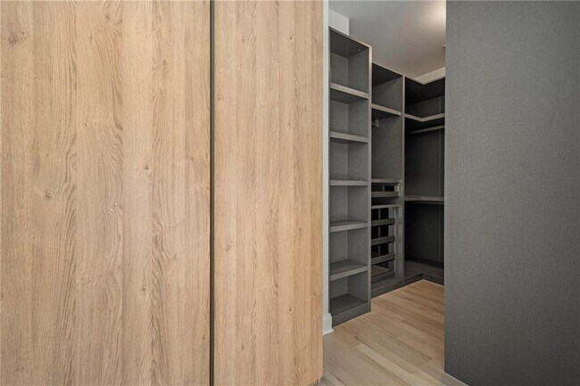 Building Photo - 2350 Melina Pl