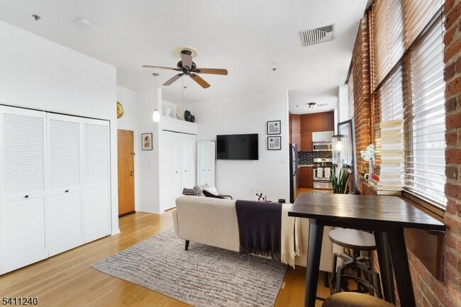 Building Photo - 240 Main St