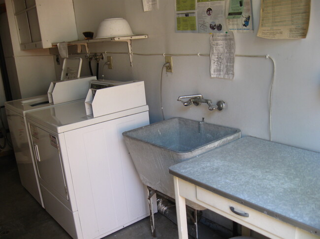 Laundry Room - 433 Vasquez Ct