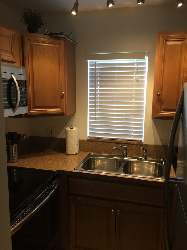 Building Photo - 304 SW 16th Ct