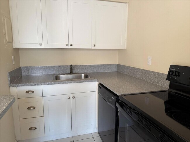 Building Photo - 1219 NE 14th Ave