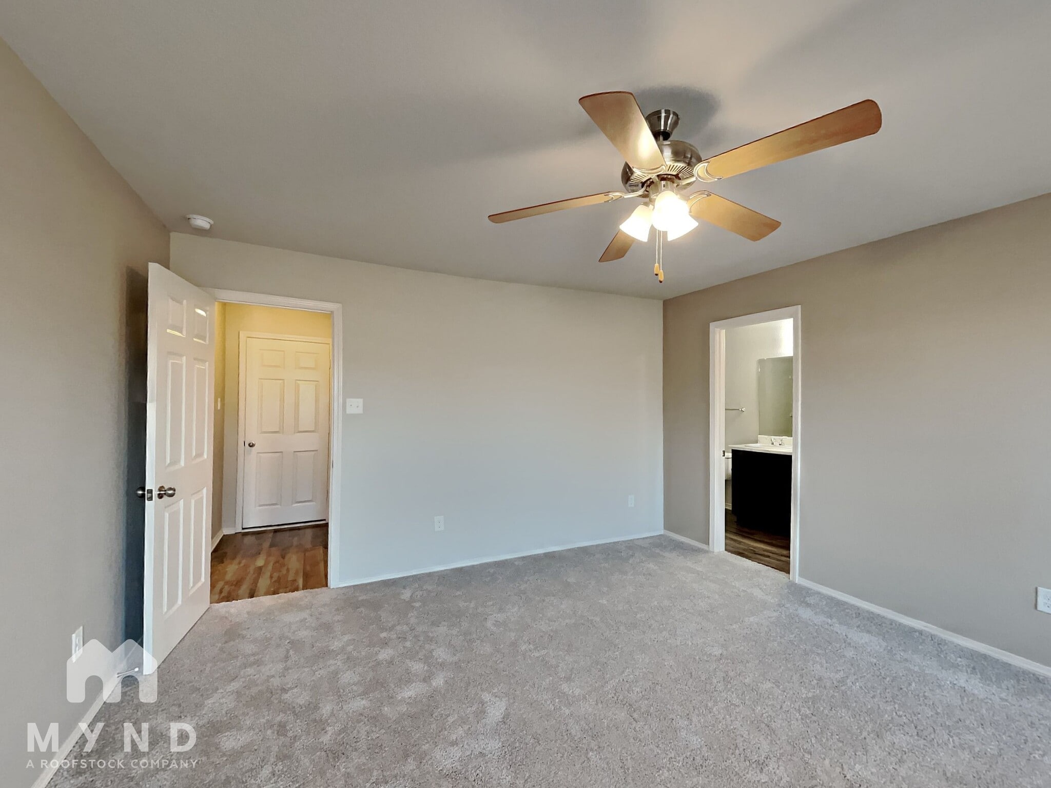 Building Photo - 949 Pinehurst Loop