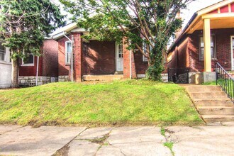Building Photo - This 2 bedroom 1 bath home has been completely refinished with brilliant hardwood floors throughout!