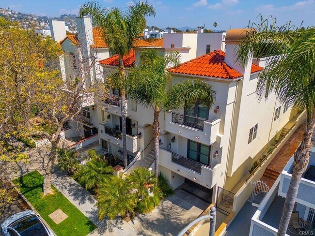 Building Photo - 744 N Alfred St