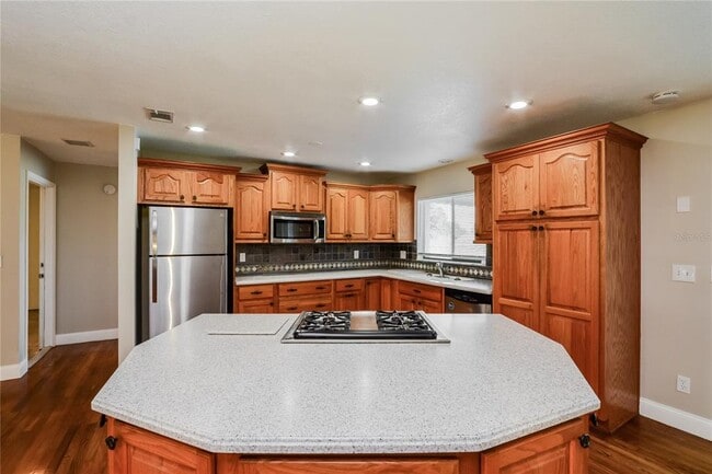 Building Photo - 931 Waverly Dr