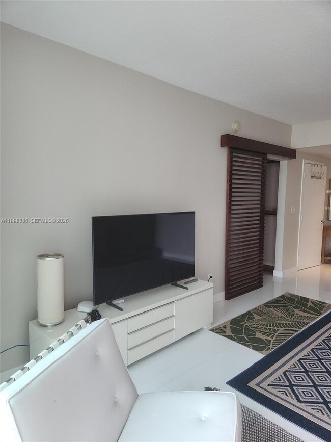 Building Photo - 325 S Biscayne Blvd