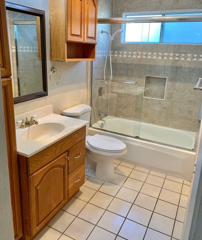 Building Photo - 2 Bed 1 Bath Condo in El Sobrante -- COMIN...