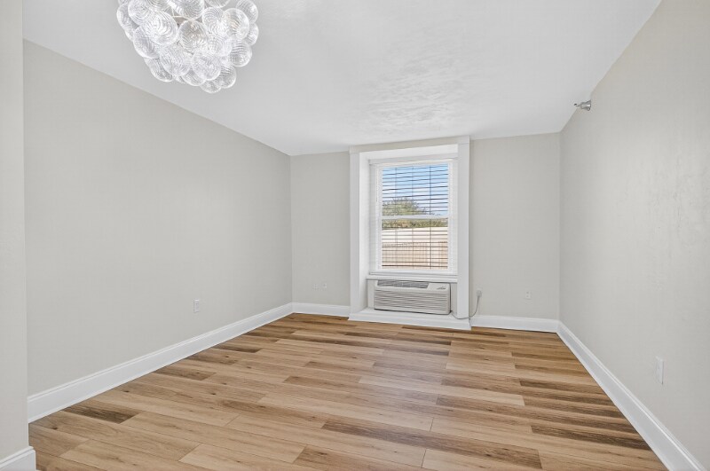 Building Photo - 224 E Garden St