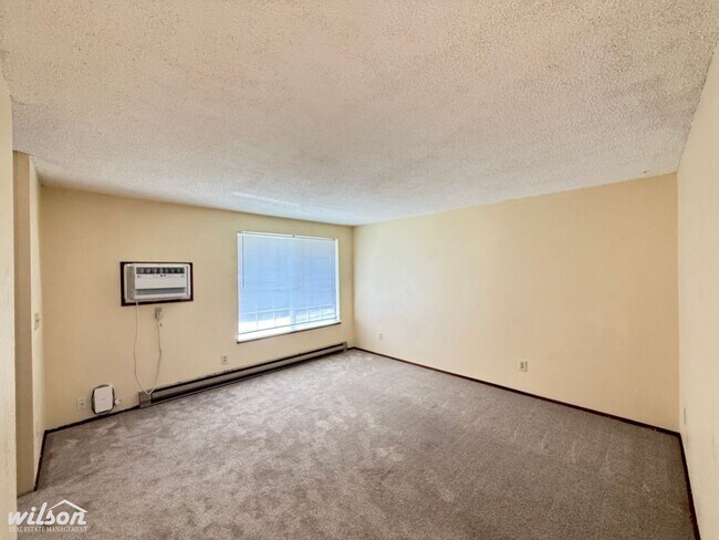 Building Photo - 1211 Ledwich Ave