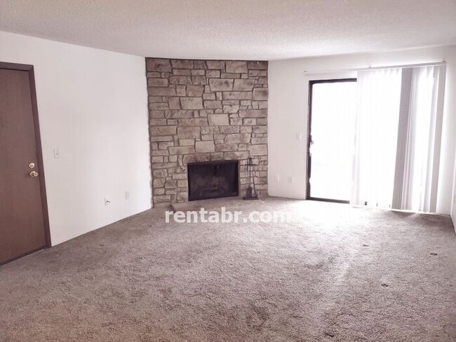Building Photo - Spacious Snowbird Condo in Lakewood for Re...