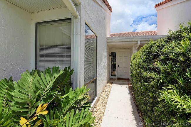 Building Photo - 19550 Sawgrass Dr