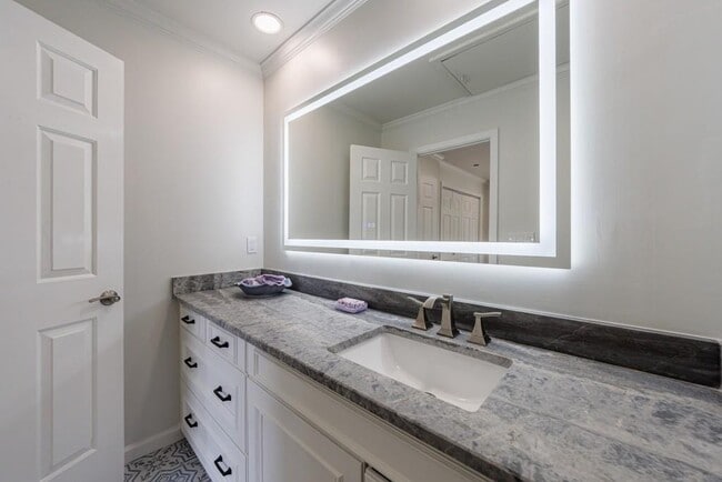 Building Photo - 459 Atlanta Country Club Dr