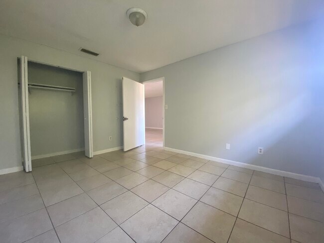 Building Photo - 3206 Louisiana Ave