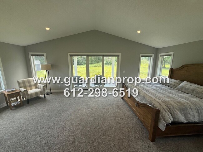 Building Photo - Fully Updated House on 3 1/2 Acres for Oct...
