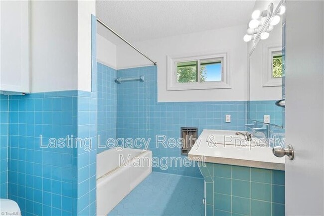 Building Photo - 4850 Ellen Ave