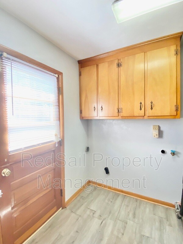 Building Photo - 137 Tanglewood Dr