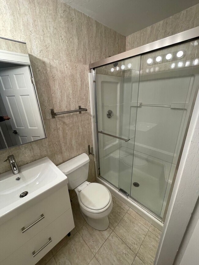 Building Photo - Avl 9/1 Huge renovated Coolidge Corner 4BR/3BA with AC!