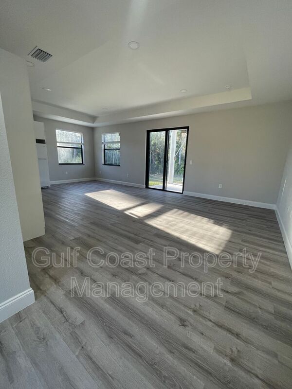 Building Photo - 136 Viewpoint Dr