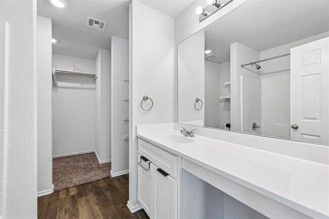 Building Photo - 933 S Blackjack Ln