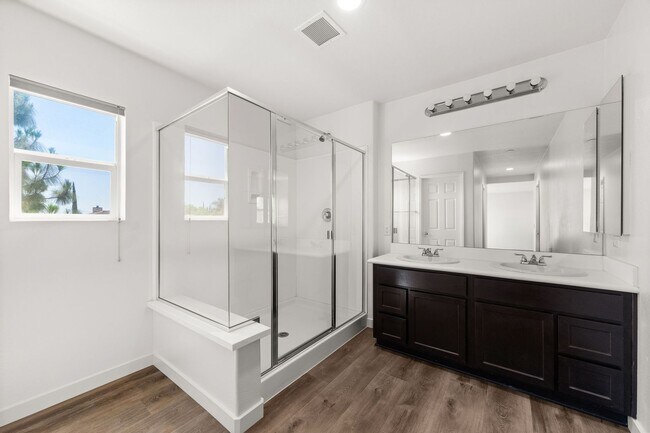 Building Photo - Beautiful Two-Story Home with Spacious Open Floor Plan!