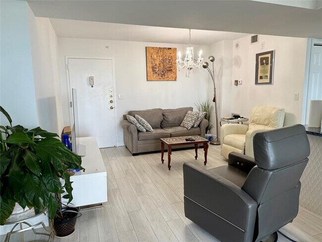 Building Photo - 101 Briny Ave