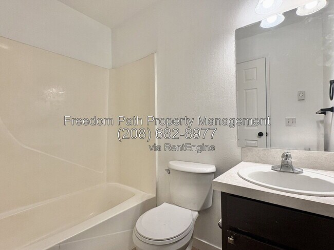 Building Photo - 2755 Fairway Dr