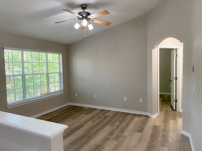 Building Photo - Crescent Place - 22-206