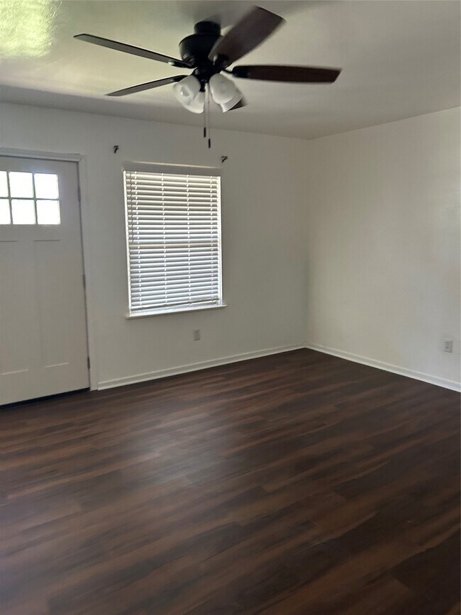 Building Photo - 5522 Thrush Dr