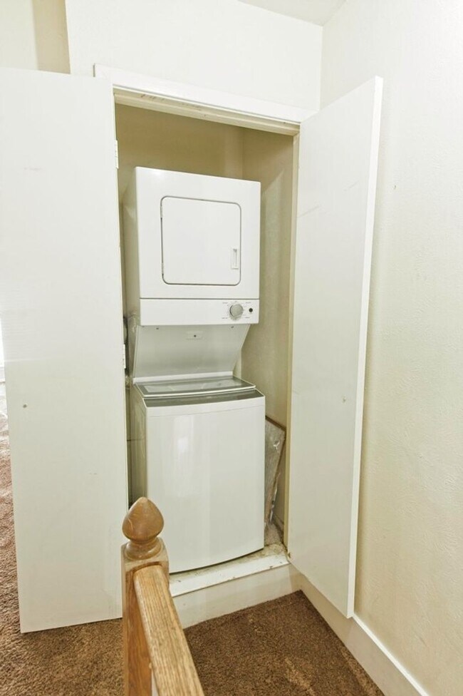 Building Photo - Dallas Townhome with Reserved Parking