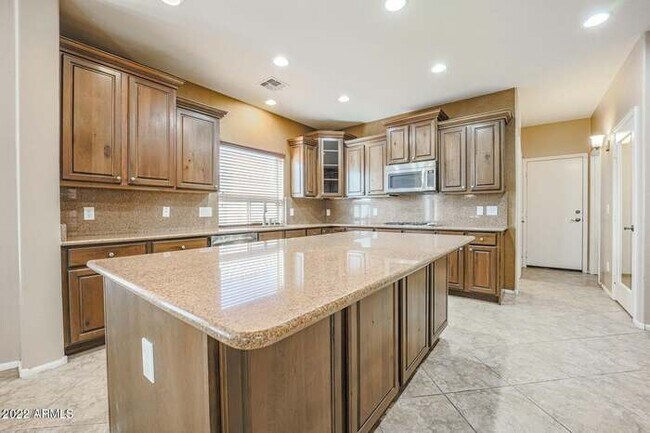 Building Photo - BEAUTIFUL SURPRISE HOME