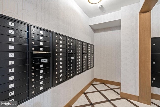 Building Photo - 811 N Columbus St