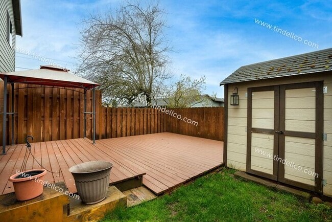 Building Photo - Spacious 3BR, 2.5BA Townhome Just Minutes ...