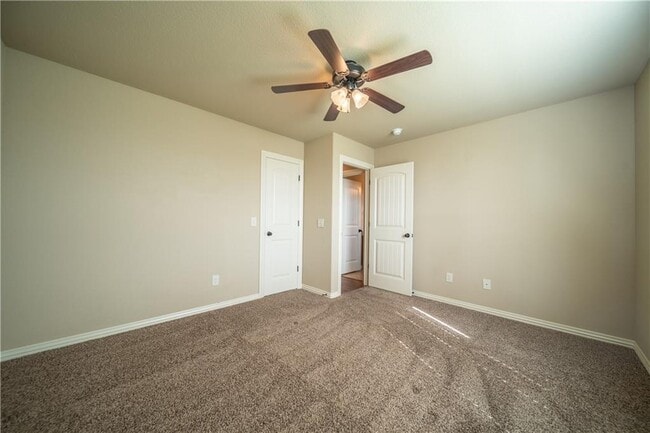 Building Photo - 704 SW Cabriolet St