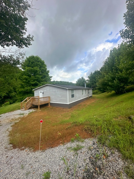 Building Photo - 2325 Snow Creek Rd