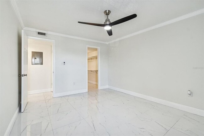 Building Photo - 2302 S Manhattan Ave