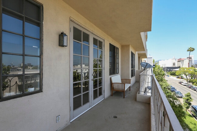 Balcony... other view - 1457 Reeves St